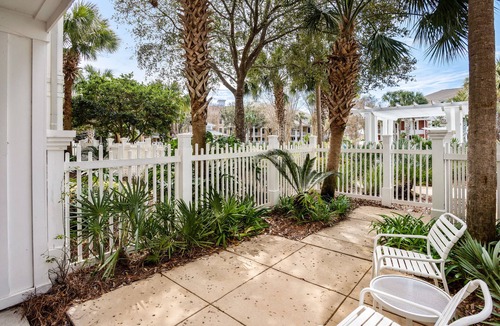 Baytowne Wharf Condo | RARE Poolside Studio at Baytowne Wharf! Walk out to Pool, Hot Tub, Beach Tram