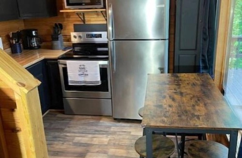 Bronston Cabin | Real Log Cabin with lake view and minutes from 3 plus boat ramps!