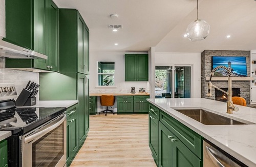 Forest North Estates House | Recently Remodeled Home~ Great for Small Groups & Families!