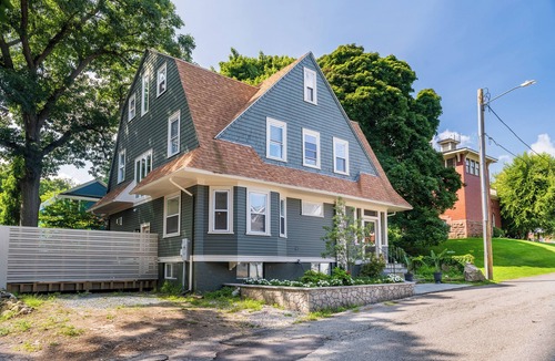 Blackstone House | Recently renovated East Side gem- walk to Brown, Wayland Sq, and more!