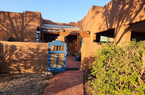 Corrales Bed & Breakfast | Red Mountain Manor vineyard and guesthouse