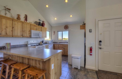 Moab South Valley House | Red Rock & Mountain Views, All the Comforts of Home, Community Pool & Hot Tub