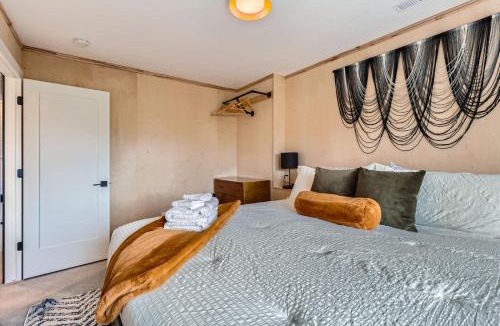Applewood West House | Red Rocks Base 1BR Suite w Kitchenette