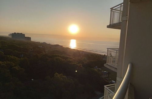 Myrtle Beach Condo | REDUCED .BEAUTIFUL & AFFORDABLE Great Ocean view. 2 MIN WALK TO BEACH