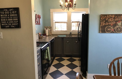 Canyon House | Reduced Prices BEST Local in Canyon! Historic Square, WT, PaloDuro Canyon, TEXAS