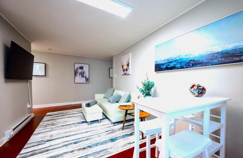 Wilmington Apartment | Redwood loft at Park Place King bed walk in closet fast WIFI and free coffee