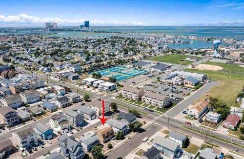Southend House | Relax and enjoy the Beach Beautifully updated