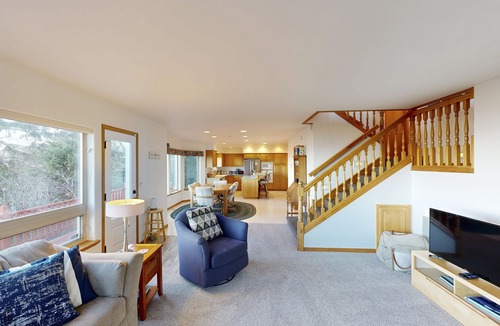Rockaway Beach House | Relax and Enjoy Expansive Ocean Views from Your Own Private Retreat