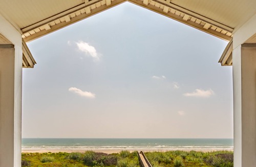 Port Aransas House | Relax in a Beautiful 6-Bedroom Beachfront Home with Panoramic Beach/Ocean Views