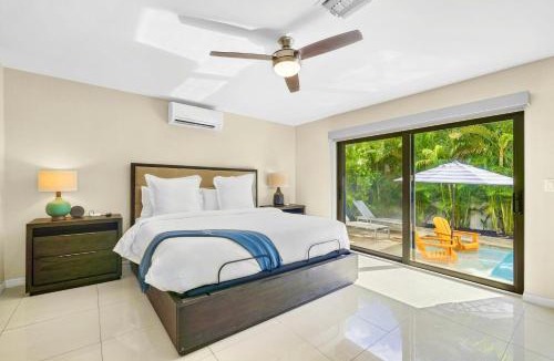 South Corals House | Relax in Luxury - 3 Bed, 2 Bath Oasis with Pool