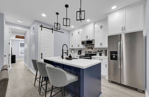 Pharr House | Relax + Unwind in this Modern & Spacious Townhome With 2 Car Garage