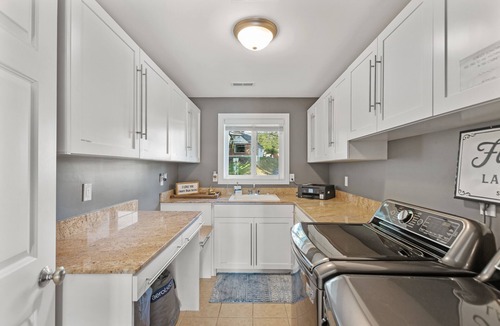 Lake Stevens House | Relaxing 4 bed, 4 bath, + private studio lakefront home on Lake Stevens!