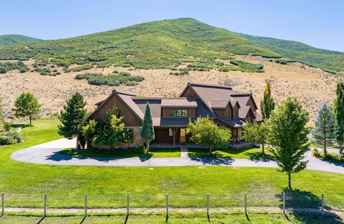 Daniel House | Relaxing 9,900 sqft 8B Rustic Estate on 40 acre Private Ranch with 2 Hot Tubs