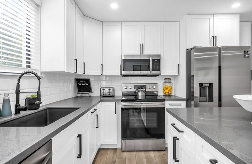 Victoria Park House | Relaxing Getaway - Minutes to Beach, Las Olas & DT