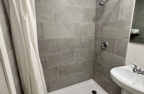Oak Creek Hotel | Relaxing Getaway in our Woodsy Room at Lodges of Oak Creek!