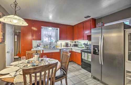 Golden House | Relaxing Golden Getaway with Grill Less Than 1 Mi to Town!