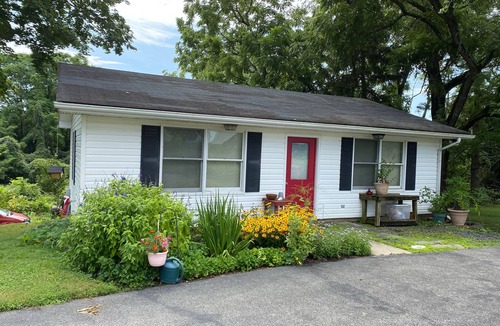 Croom Cottage | Relaxing, peaceful house in Calvert County, Md close to beach towns and DC.