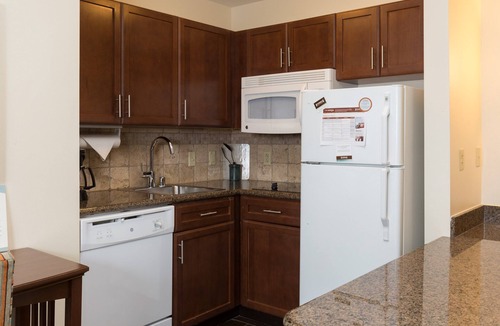 Maumee Apartment | Relaxing Retreat in Maumee | FREE Breakfast + Fitness Center + Shared Pool