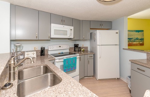Atlantic Beach Condo | Remodeled, 2nd-Floor, Oceanfront Condo with Ocean View & Shared Pools/Hot Tub