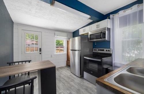 Bristol Apartment | Remodeled Apartment Blocks from Downtown Bristol