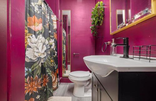 Bristol Apartment | Remodeled Apartment Blocks from Downtown Bristol