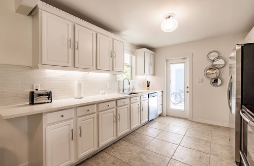 Naples Park House | REMODELED BEACH HOME IN NAPLES! 1 1/2 MILES TO VANDERBILT BEACH WITH POOL/SPA