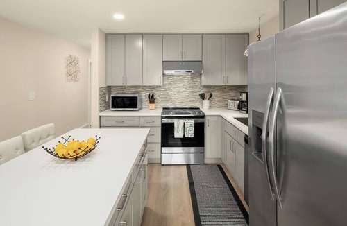 Lake Hills House | Remodeled Bellevue Family home w AC close to everything