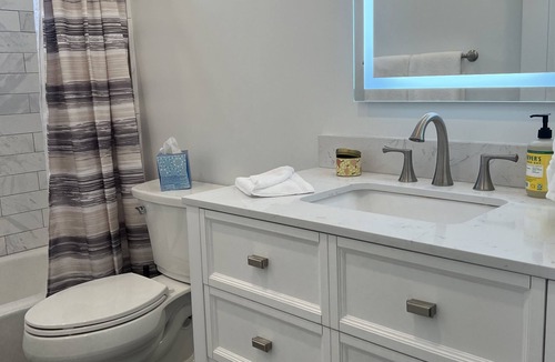 Burbank House | Remodeled Home near Studios and Hollywood!