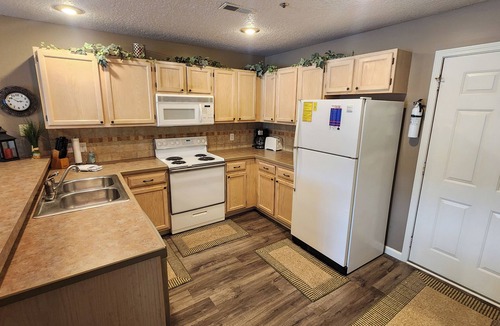 Osage Beach Condo | Remodeled Ledges Lakefront 2BR Condo! No Steps. Walk-In Unit w/WiFi.