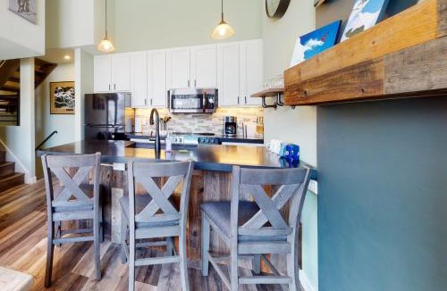 Eagle-Vail House | Remodeled Mountain-View Escape