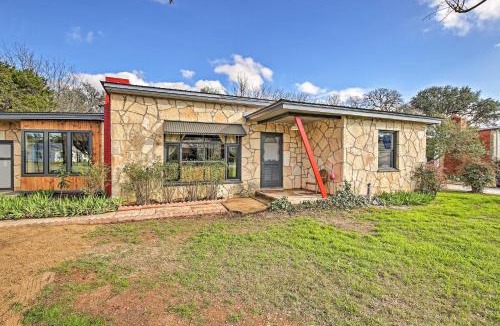 Blanco House | Remodeled Retro Home with Deck, Walk to Main Street!