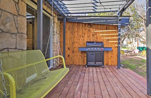 Blanco House | Remodeled Retro Home with Deck, Walk to Main Street!