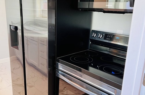 Dunbar Apartment | Remodeled townhouse - 5 mins from Shawnee Sports Complex!