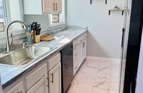 Dunbar Apartment | Remodeled townhouse - 5 mins from Shawnee Sports Complex!