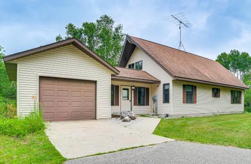 Hulbert Township House | Remote & Peaceful Getaway w/Games in Eckerman