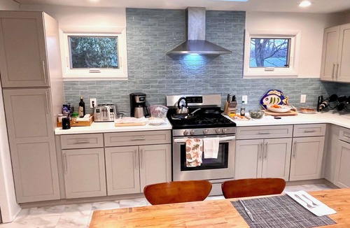 Lake Erie Beach House | Renee's Lake House: Lakefront home with Beautiful views of Lake Erie.
