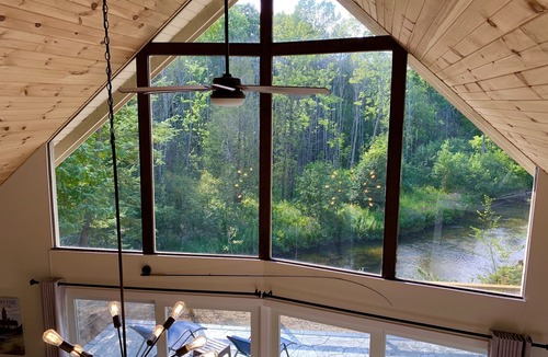 Thompsonville House | Renovated Betsie River Cabin 3bd+2ba+Loft by Crystal Mtn, 8acres, 600’ frontage!