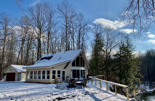 Thompsonville House | Renovated Betsie River Cabin 3bd+2ba+Loft by Crystal Mtn, 8acres, 600’ frontage!