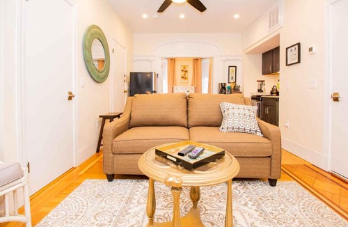 Cleveland Circle Apartment | Renovated, Chic, one bed, Sleeps 4,Steps to Transit