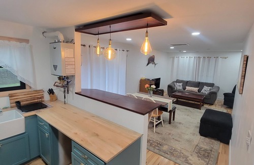 Angola on the Lake House | RENOVATED House 2 Minute walk to a Private Beach Access, Food/Bars/Parks, WiFi !