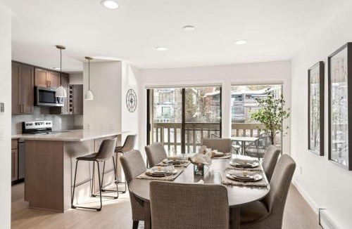 Aspen House | Renovated Riverfront 3 BR, 2 BA with Pool - Walk to Town!
