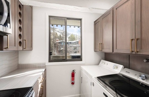 Aspen Condo | Renovated Riverfront 3 BR, Walk to Gondola!