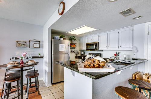 Seven Coves Apartment | Resort-Style Lake Conroe Retreat with Balcony and View