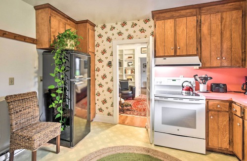 Hayes Cottage | Restored 1920's Cottage on 1 Acre w/Fire Pit