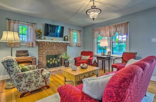 Mars Hill House | Restored Mars Hill Home on 1 Acre Walk to Town!