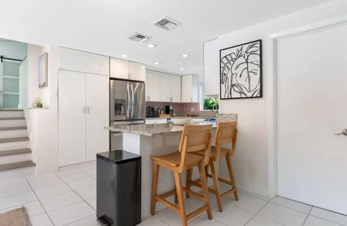 Riverside Park House | Retreat at Sailboat Bend, HEATED Pool, BBQ, 100ft Dock