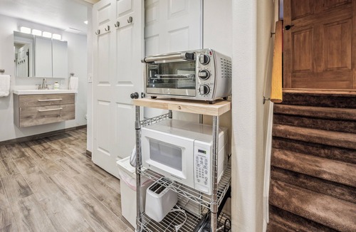 Lakewood Apartment | Retro Guest Suite with private Hot Tub 10 min to Red Rocks, Denver, and Golden.