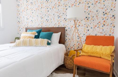Kingston House | Retro Retreat renovated 2BR, desk, no chore list!