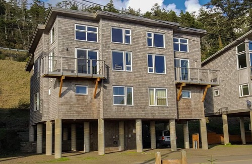 Netarts House | Right across from Bay and Ocean and just steps to the beach!