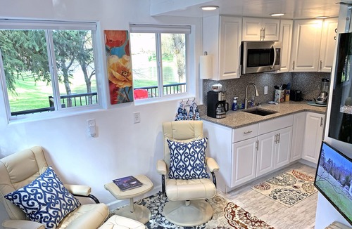 Spokane House | RIVER FRONT, 1-Acre, Hot Tub, NEW Home, NEAR UNIVERSITY and GREEN BLUFF